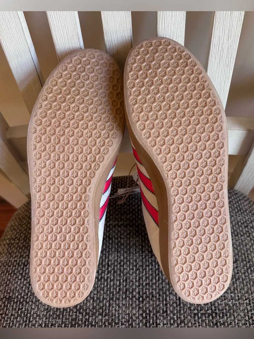 JS3042 Arsenal FC adidas Originals Gazelle
Terrace Icons Off White Better (Men - Picture 10 of 16